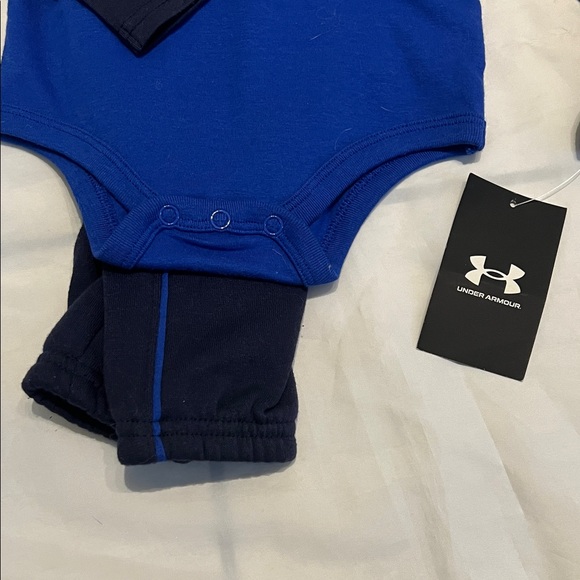 🩷”Bundle 4/$19” Under Armour 9-12M Baby Infant Navy and Coral Baby Bodysuit - Picture 4 of 6
